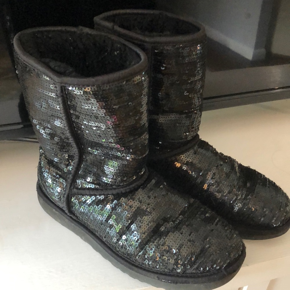 UGGS Black Sequin #3161 SZ 7 Sheepskin Boots